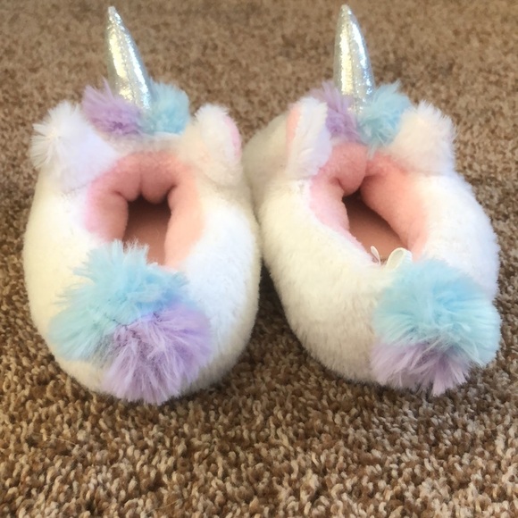 𝅺Carters Unicorn Slippers - Picture 5 of 12